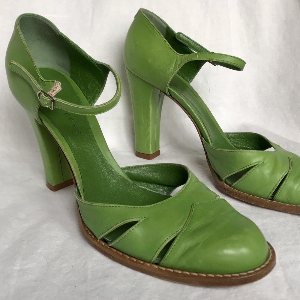 Marc Jacobs fun apple green strap pumps
